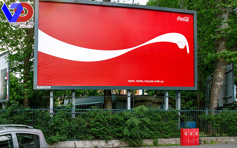 bien-quang-cao-ngoai-troi-dep-bo-rac-dung-noi-cua-coca-cola bien-quang-cao-ngoai-troi-dep-bo-rac-dung-noi-cua-coca-cola