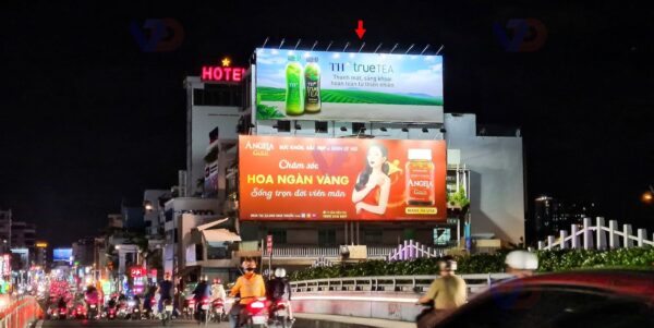 Bảng quảng cáo tại Cầu Kiệu, Phú Nhuận, TPHCM