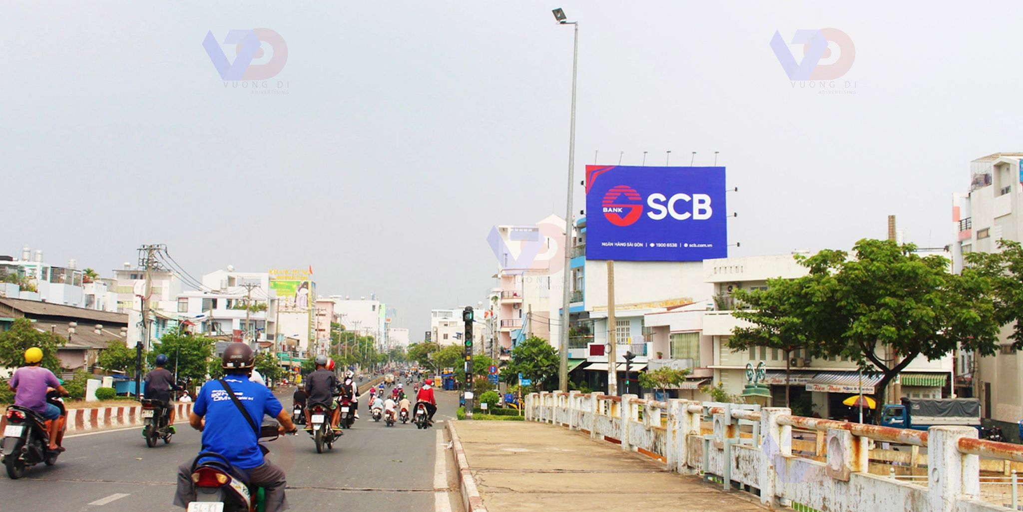 Bảng quảng cáo tại Cầu Phạm Văn Chí, Quận 6, TPHCM