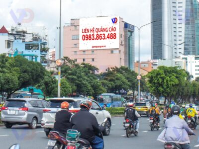Bảng quảng cáo tại chân cầu Điện Biên Phủ, Bình Thạnh, TPHCM