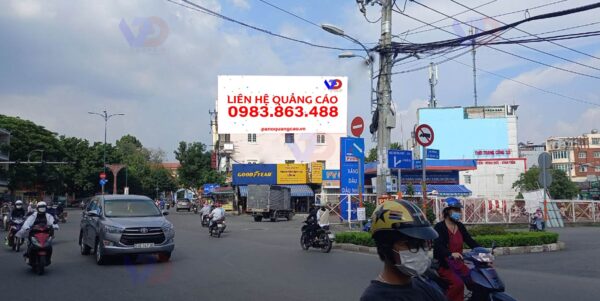Bảng quảng cáo tại Ngã ba Lê Văn Việt - Man Thiện, Quận 9, TPHCM