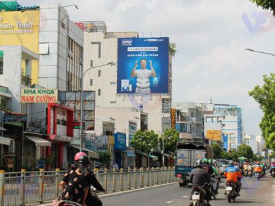 Bảng quảng cáo tại ngã ba Lũy Bán Bích - Thạch Lam, Tân Phú, TPHCM