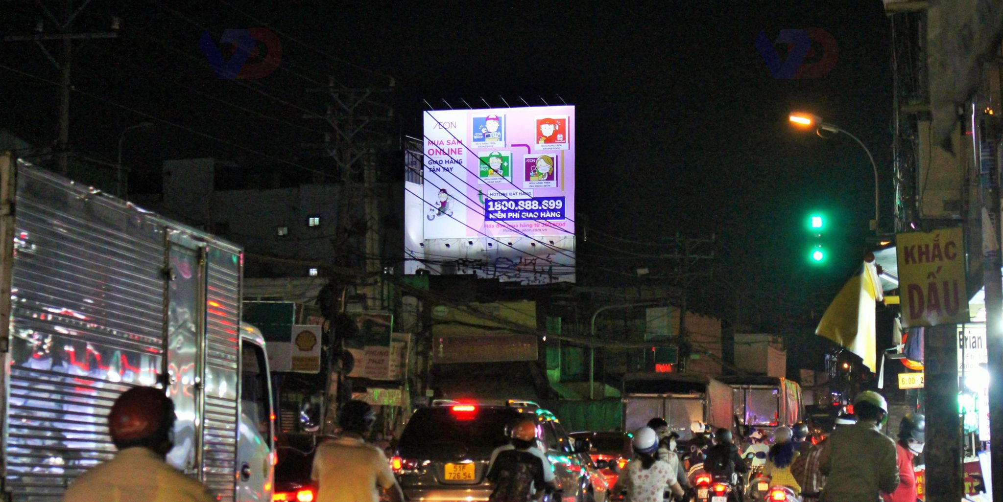 Bảng quảng cáo tại nút giao thông Trường Chinh - Tân Sơn Nhì - Âu Cơ, Q. Tân Bình, TPHCM