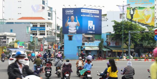 Bảng quảng cáo tại Vòng xoay Lê Quang Định - Phạm Văn Đồng, Gò Vấp, TPHCM