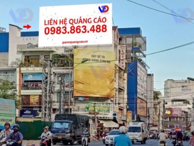 Bảng quảng cáo tại ngã ba Đường 2/4 và Lý Quốc Sư, Nha Trang, Khánh Hòa