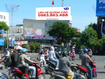 Bảng quảng cáo tại Ngã năm Hoàng Diệu, Hải Châu, tỉnh Đà Nẵng