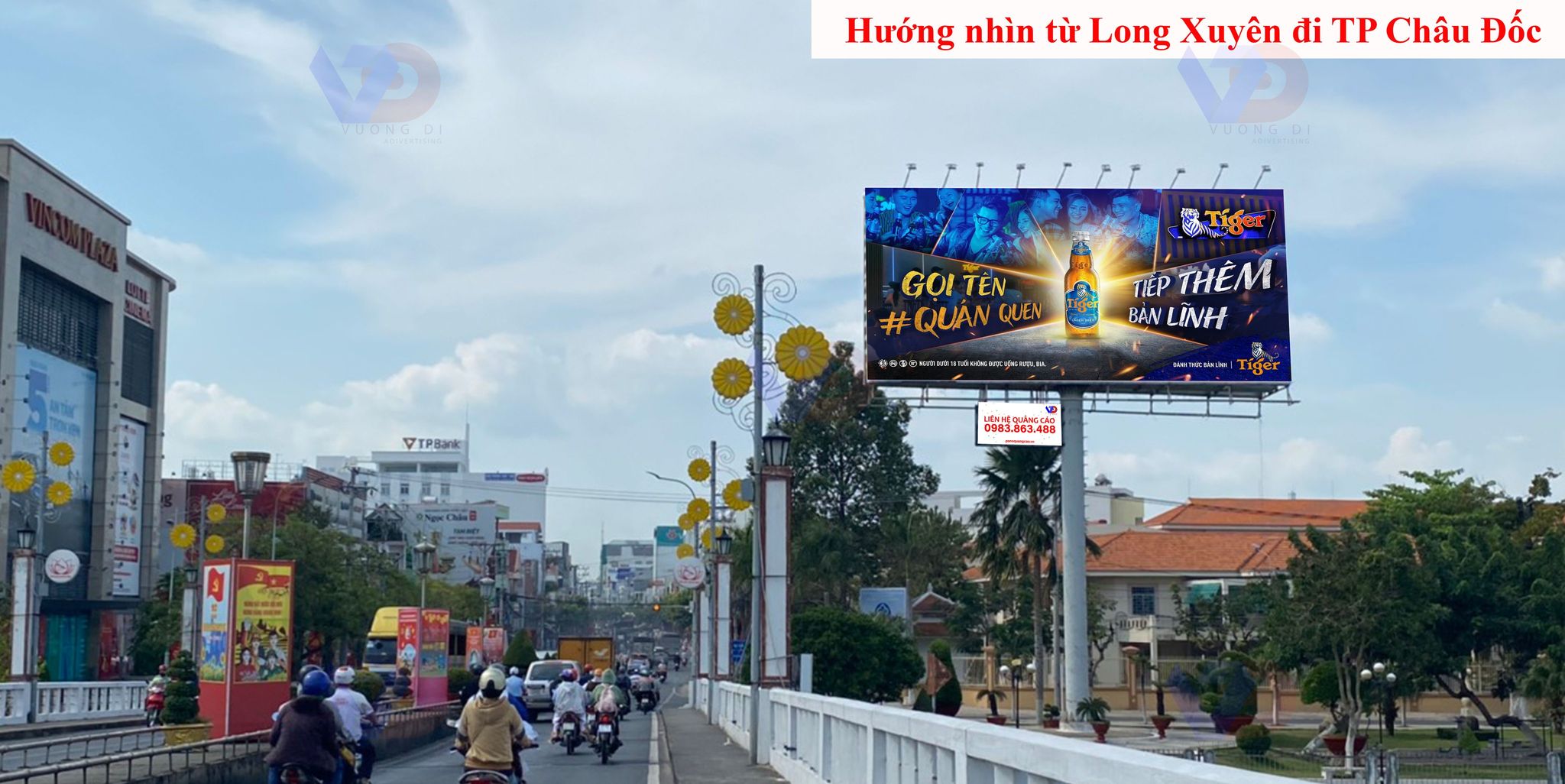 Bảng quảng cáo tại Cầu Hoàng Diệu, đối diện Vincom Plaza Long Xuyên, TP. Long Xuyên, An Giang