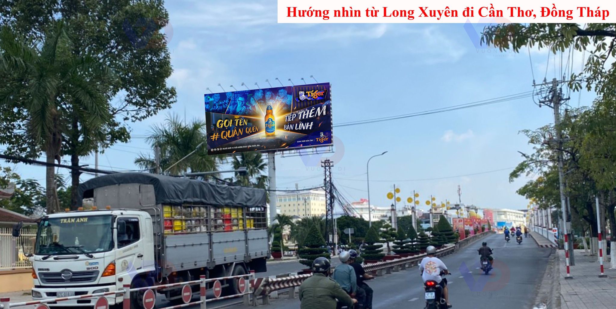Bảng quảng cáo tại Cầu Hoàng Diệu, đối diện Vincom Plaza Long Xuyên, TP. Long Xuyên, An Giang