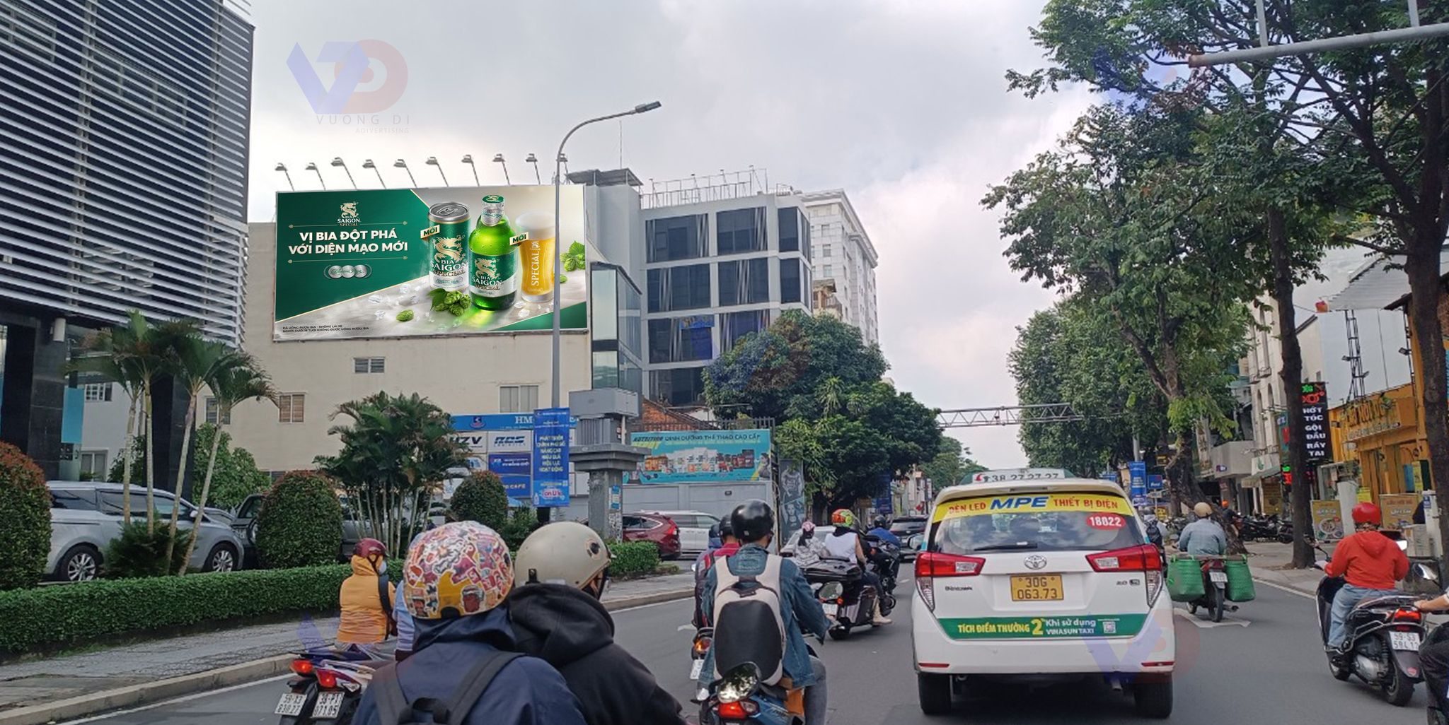 Billboard quảng cáo tại Ngã tư Đinh Tiên Hoàng - Võ Thị Sáu, Phường Đa Kao, Quận 1, TPHCM