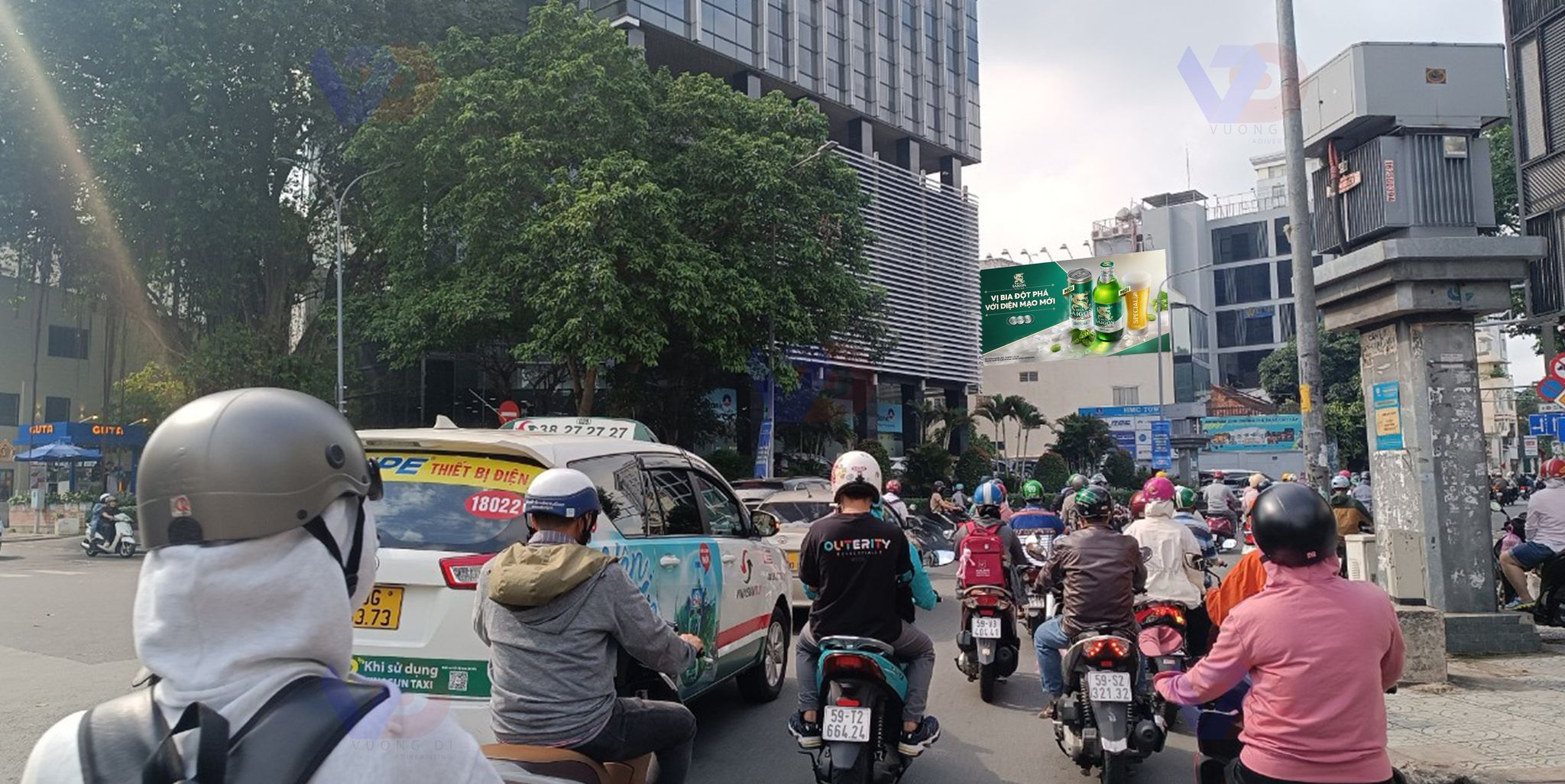 Billboard quảng cáo tại Ngã tư Đinh Tiên Hoàng - Võ Thị Sáu, Phường Đa Kao, Quận 1, TPHCM