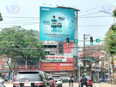 Bảng quảng cáo tại Ngã 3 Đinh Tiên Hoàng - Kim Đồng, Yên Bái