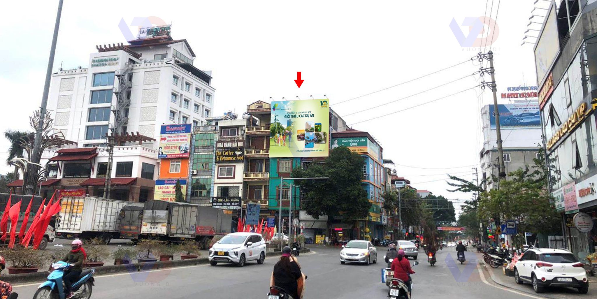 Bảng quảng cáo tại Ngã 3 Nguyễn Huệ - Hợp Thành, Thị xã Lào Cai, Tỉnh Lào Cai