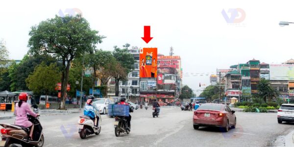 Bảng quảng cáo tại Ngã 4 Trần Hưng Đạo - Lê Hồng Phong, Ninh Bình