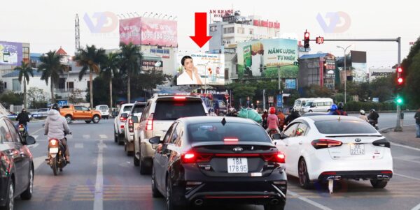 Bảng quảng cáo tại Vòng xoay Tháp Đồng Hồ, TP Nam Định, Nam Định