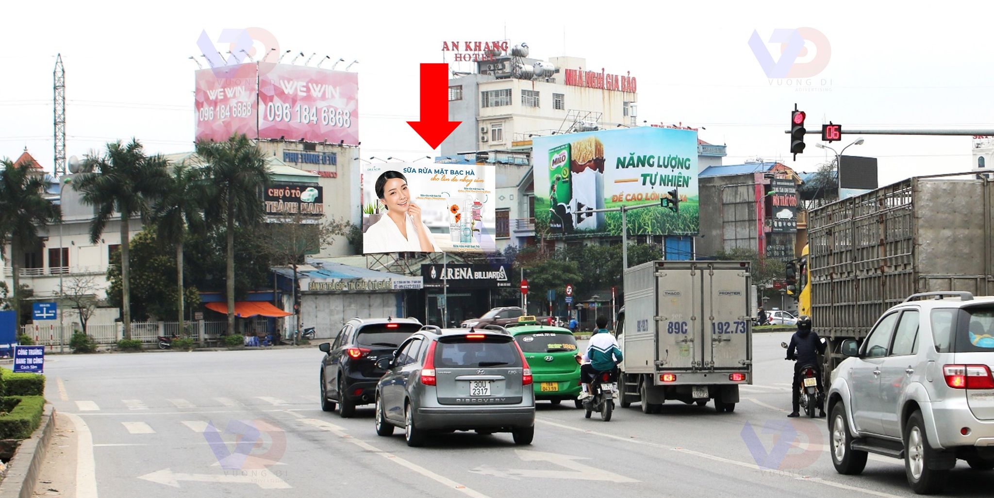 Bảng quảng cáo tại Vòng xoay Tháp Đồng Hồ, TP Nam Định, Nam Định