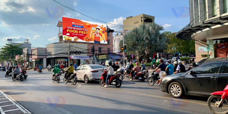 Billboard quảng cáo tại Ngã tư Phạm Văn Thuận Võ Thị Sáu tiếp cận đông đảo người qua lại