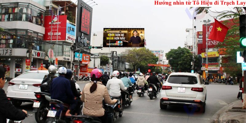 Billboard quảng cáo gắn tường tại Ngã tư Tô Hiệu - Mê Linh - Hồ Sen