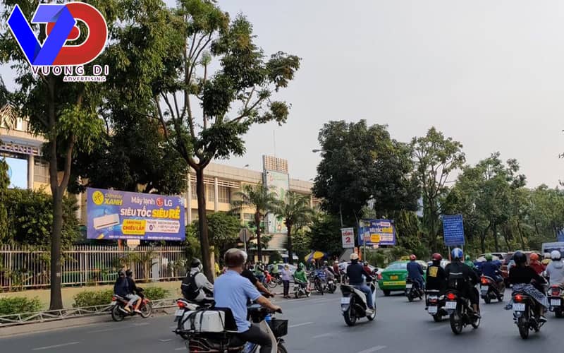 Quảng cáo ngoài trời theo địa điểm - Tối ưu hóa tiếp cận khách hàng bang-quang-cao-tai-ben-xe-mien-dong