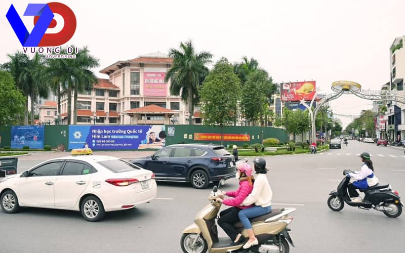 Quảng cáo ngoài trời theo địa điểm - Tối ưu hóa tiếp cận khách hàng bang-quang-cao-tai-truong-hoc