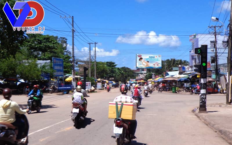 dat-pano-quang-cao-tai-cac-tuyen-duong-chinh-tai-phu-quoc