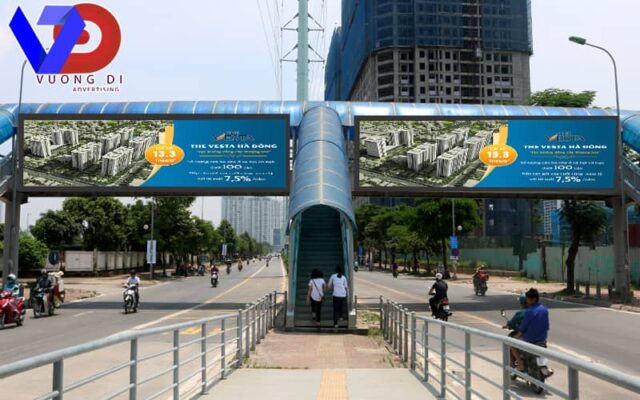 Quảng cáo trên cầu vượt đi bộ: Ưu điểm và lưu ý khi triển khai luu-y-khi-trien-khai-quang-cao-tai-cau-vuot-di-bo