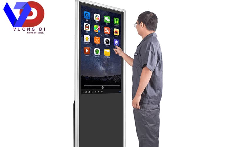 Màn hình LCD quảng cáo: Tạo sự chú ý, truyền tải thông tin hiệu quả man-hinh-lcd-cam-ung