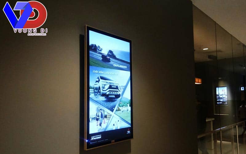 Màn hình quảng cáo trong thang máy: Trải nghiệm độc đáo man-hinh-quang-cao-lcd