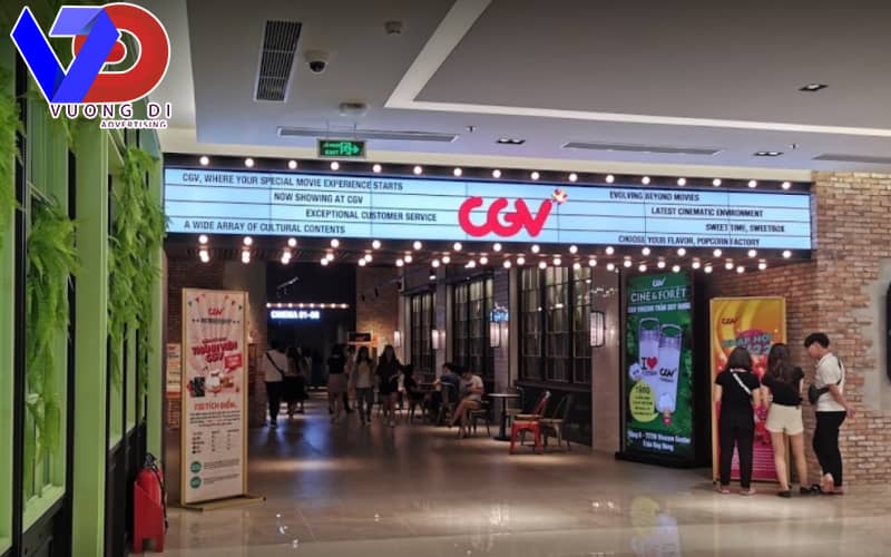 Quảng cáo tại rạp chiếu phim tiếp cận khán giả mục tiêu quang-cao-tai-cong-chao-rap-chieu-phim