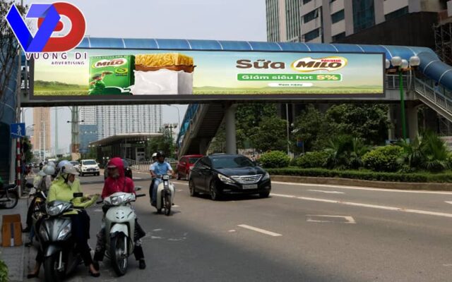 Quảng cáo trên cầu vượt đi bộ: Ưu điểm và lưu ý khi triển khai uu-diem-quang-cao-tren-cau-vuot-di-bo