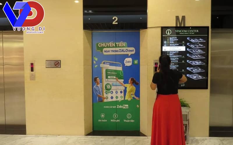 hinh-thuc-quang-cao-dan-decal-cua-thang-may