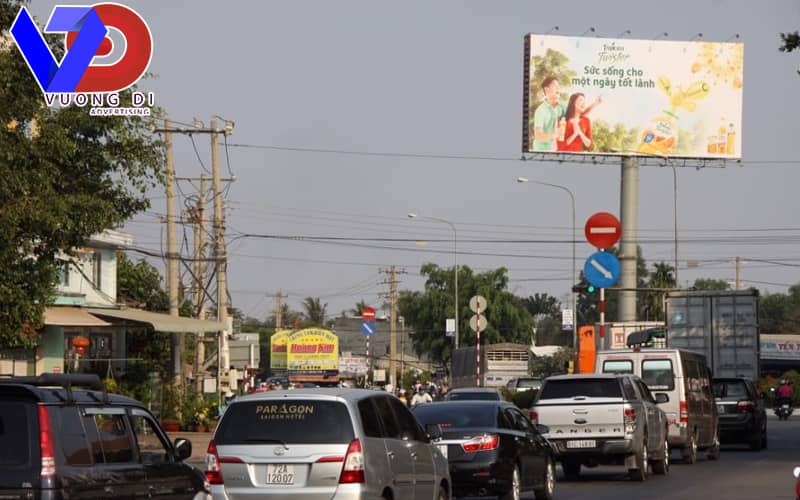 lua-chon-vat-lieu-de-lam-bien-quang-cao