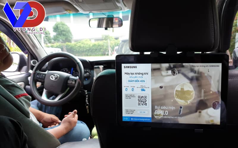 lcd-tren-taxi-mang-den-cam-giac-moi-la