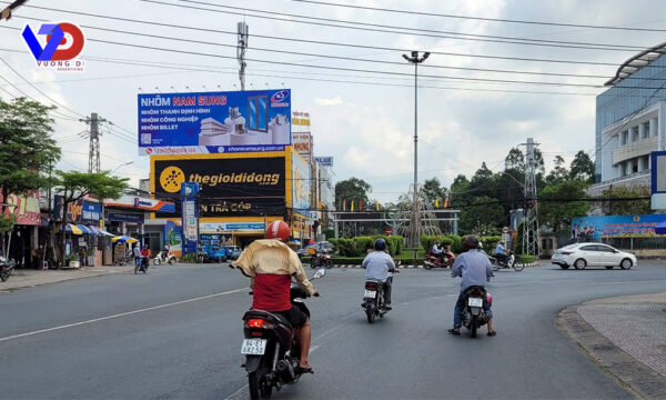 bang-quang-cao-tai-vong-xoay-pham-hung-nguyen-hue-le-thai-to-ban-ngay-1