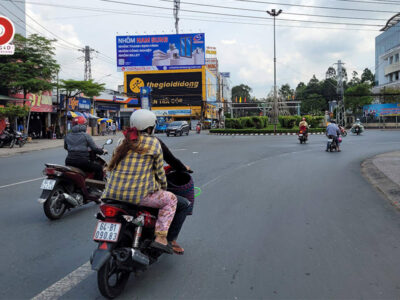 bang-quang-cao-tai-vong-xoay-pham-hung-nguyen-hue-le-thai-to-ban-ngay